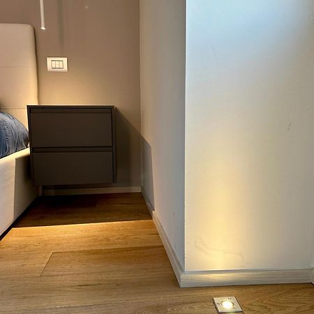 Lr Deluxe Apartments - Fondazione Prada - Metro M3 Милано Екстериор снимка