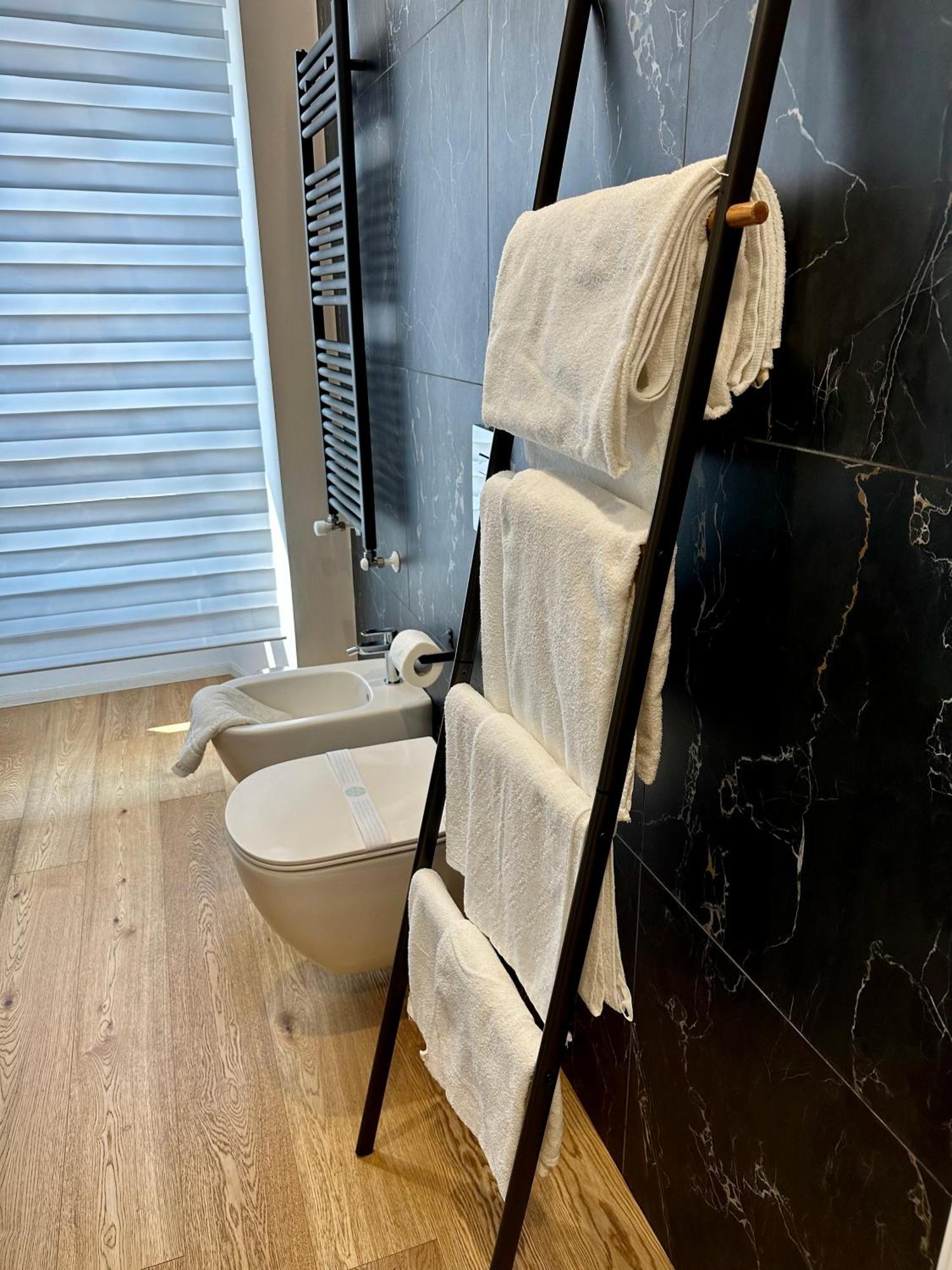 Lr Deluxe Apartments - Fondazione Prada - Metro M3 Милано Екстериор снимка